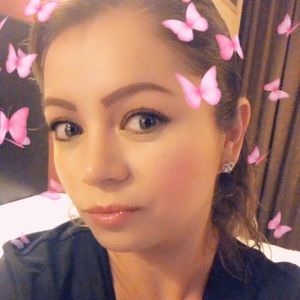 Meet your Posher, Elisa